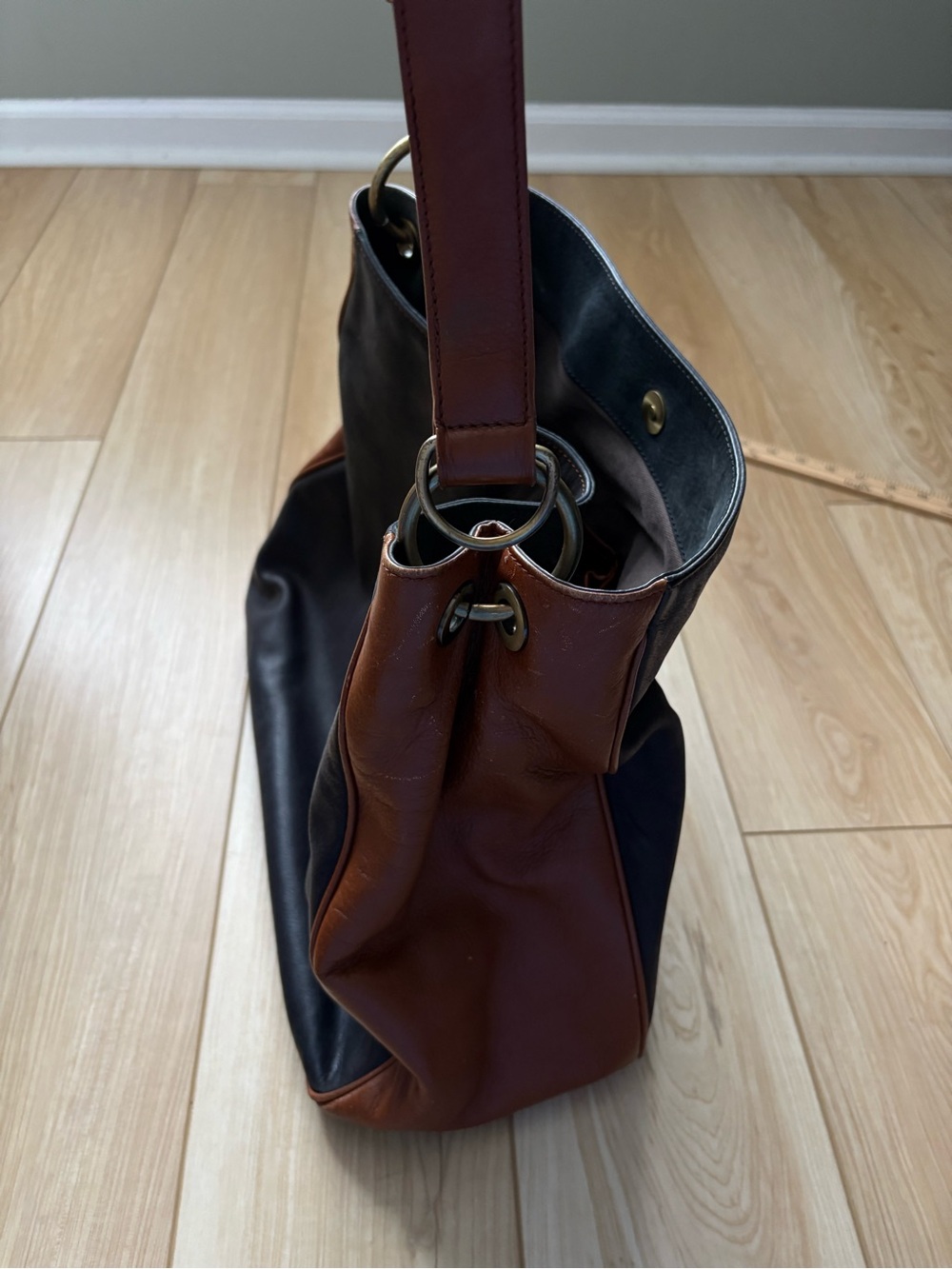 Worth New York 90s Look Hobo Slouchy Black and Brown Leather Shoulder Bag - Picture 3 of 11